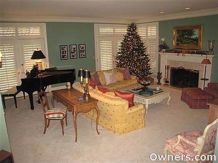 24' x 24' Living Room