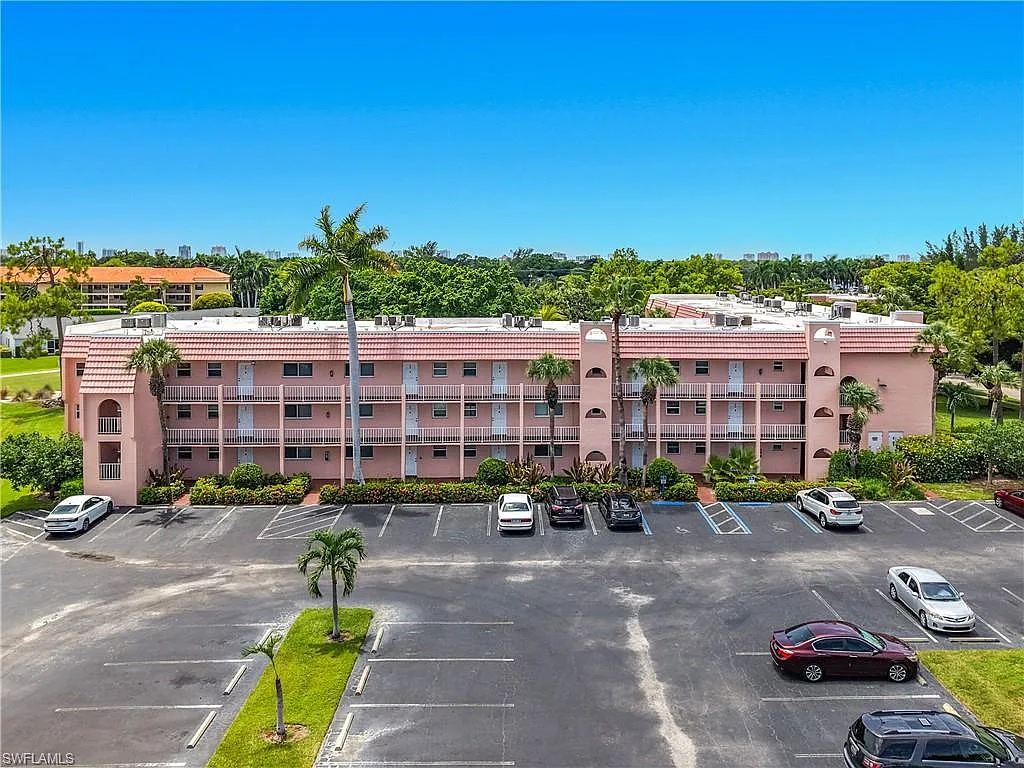 2 bed, 2.0 bath, 842 sqft, $1,695 — Photo 2