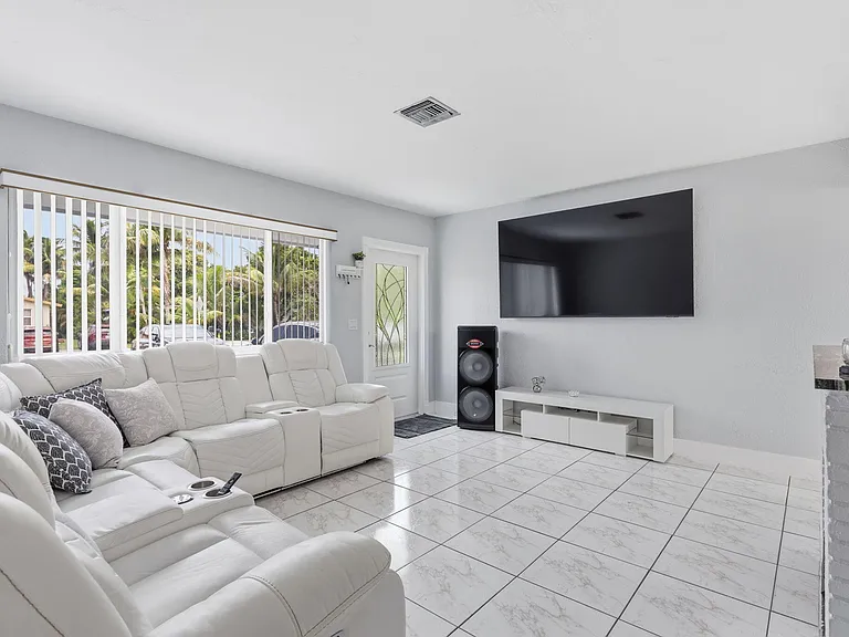 6273 SW 25th St — Photo 4