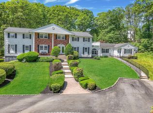 11 Country Squire Court, Dix Hills, NY 11746