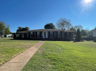 409 Roxie Dr, Florence, AL 35633