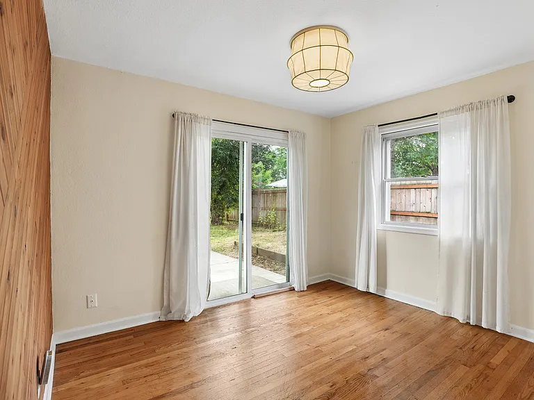 7036 N Wall Ave — Photo 10