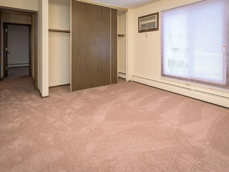 Silver Oaks Court Apartments — Photo 19