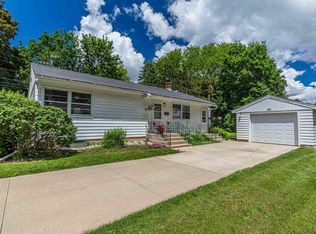 122 Gary Ct, Sun Prairie, WI 53590
