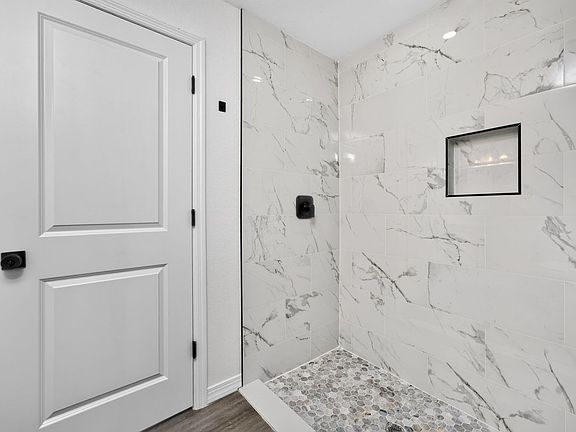 4th image of 522 Way St