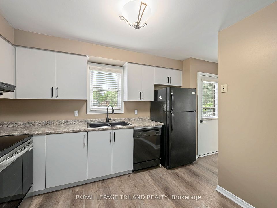 1st image of 83 Bonaventure Dr