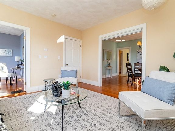 4th image of 23 Wenham St #2