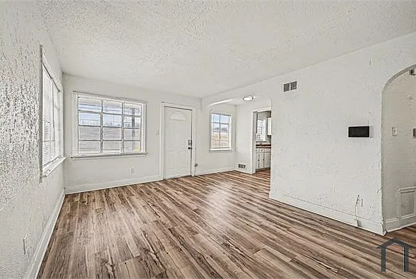4216 Cleveland Ave — Photo 2