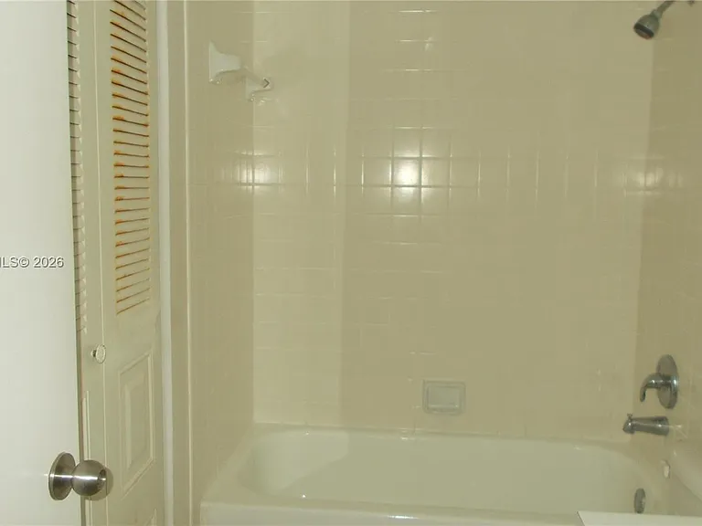 1400 SW 124th Ter #205Q — Photo 5