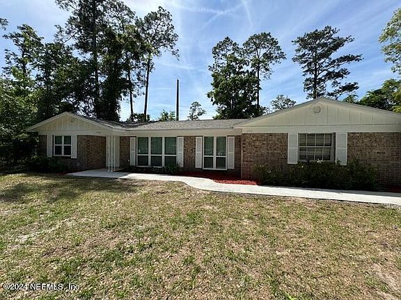 3rd image of 1706 WINFRED Drive W
