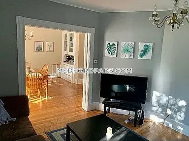 4 bed, 1.5 bath, 9999 sqft, $4,200 — Photo 2