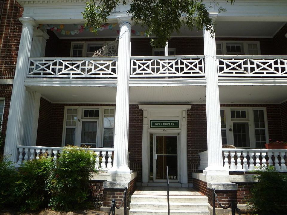 The Greenbriar Apartments - Front entrance