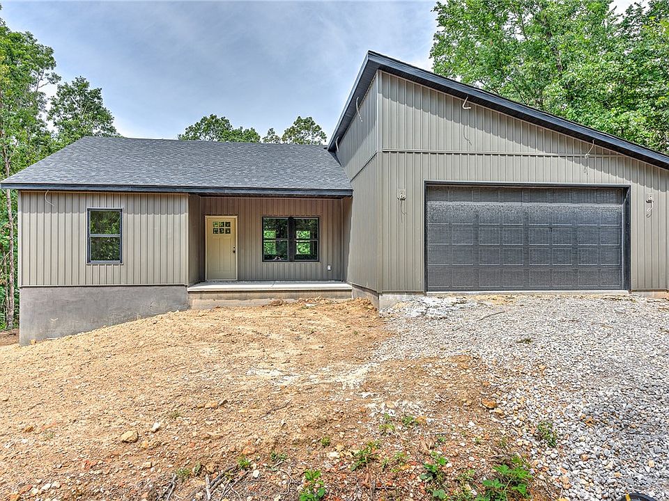 1st image of 10 Houghton Ln