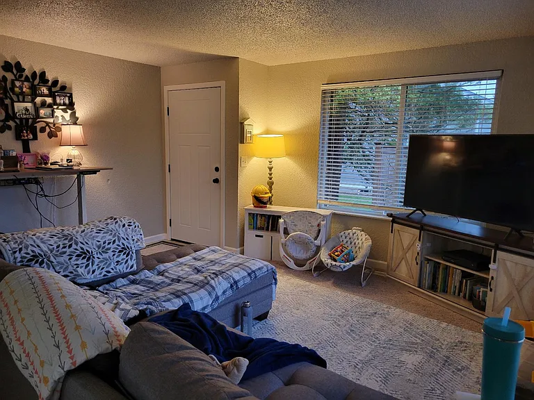 929 Natalie Pl — Photo 4