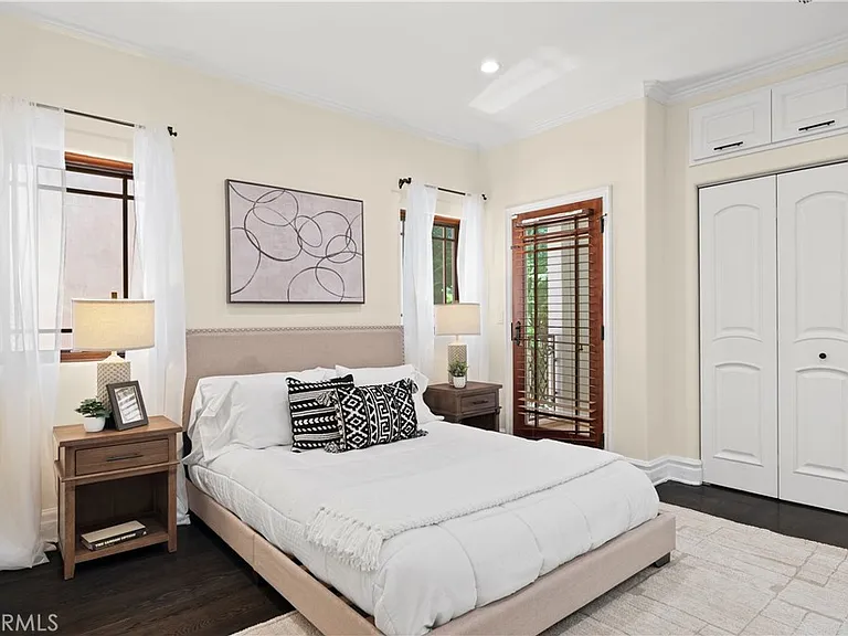15014 Valleyheart Dr — Photo 29