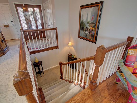 3rd image of 868 Windsor Green Dr