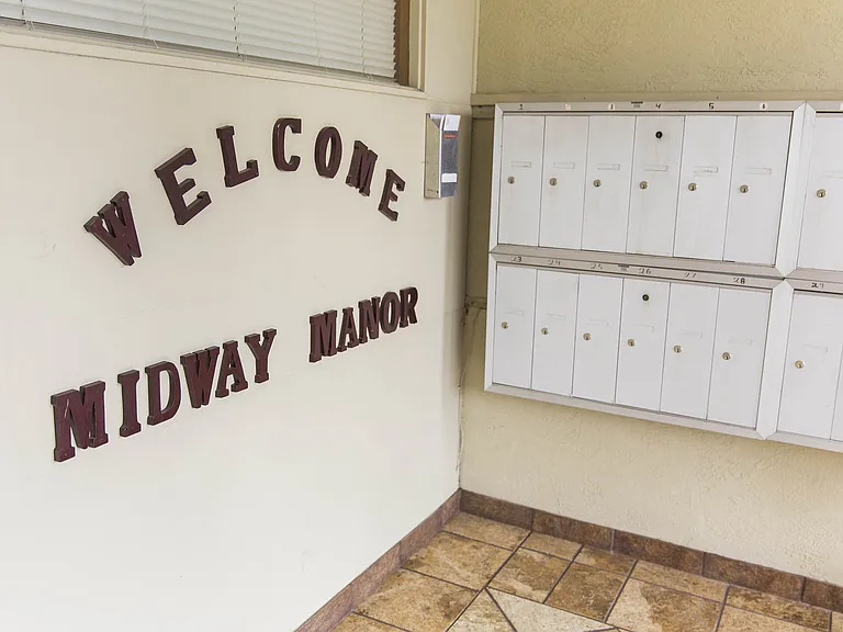 Midway Manor Apts. — Photo 26