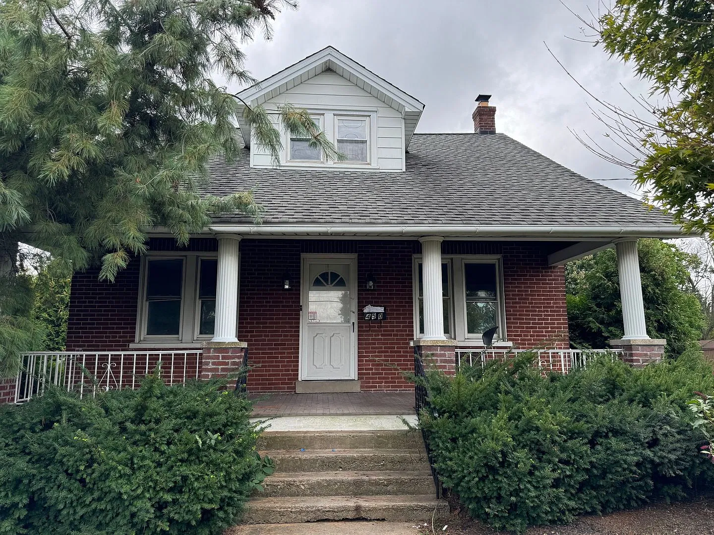 Lansdale Renovated 4 Bedroom Cape with off street parking. $2,700/month — Photo 1