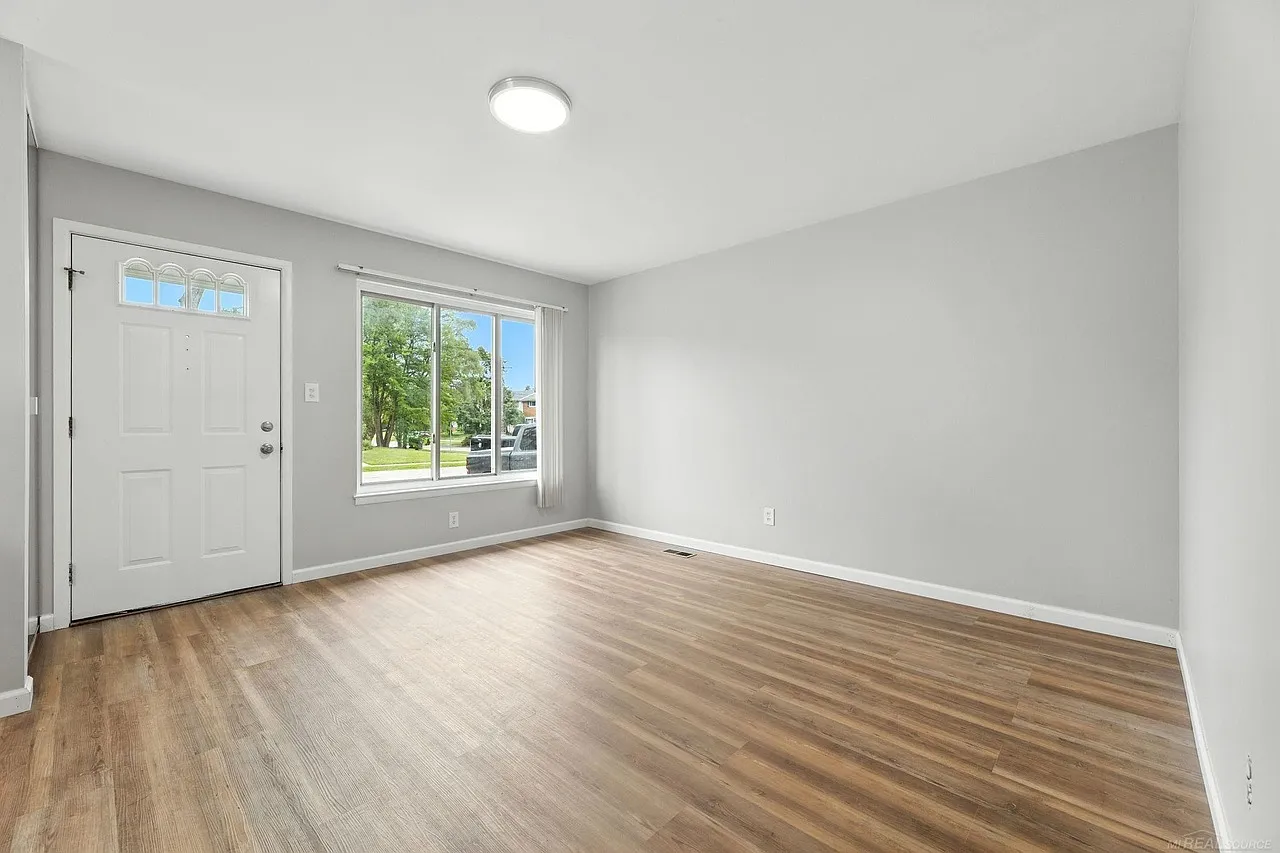 3 bed, 900 sqft, $1,600 — Photo 4