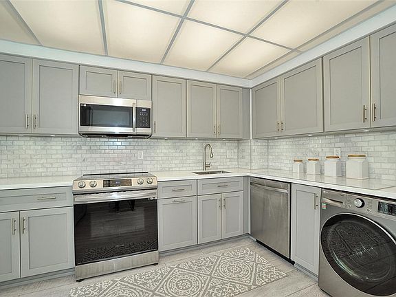 5th image of 320 Fort Duquesne Blvd APT 7M