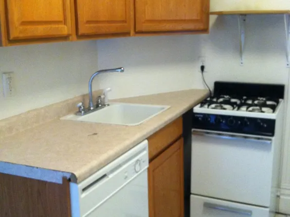 803 W 20th St, Cedar Falls, IA