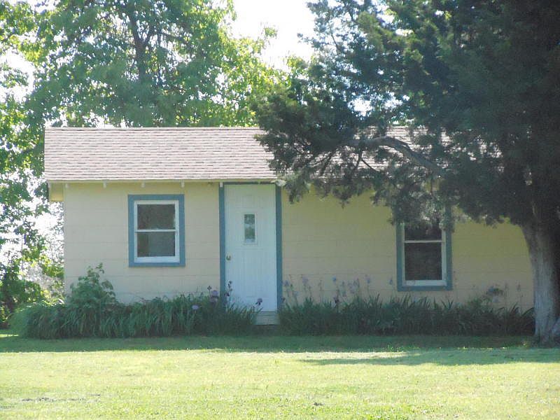 2nd image of 930 S Spring Valley Ln
