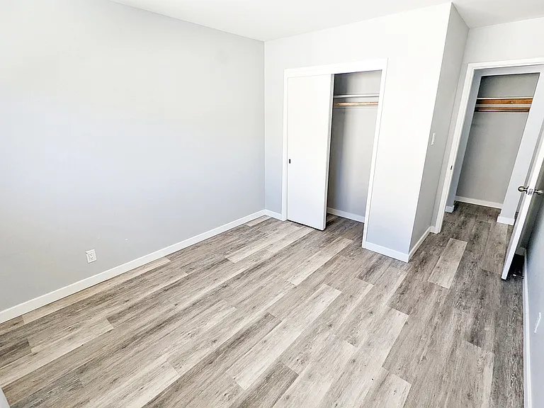 1601 Queensway — Photo 13