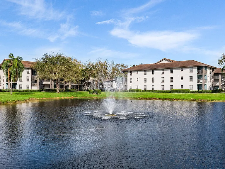 Boynton Place Apartments — Photo 29