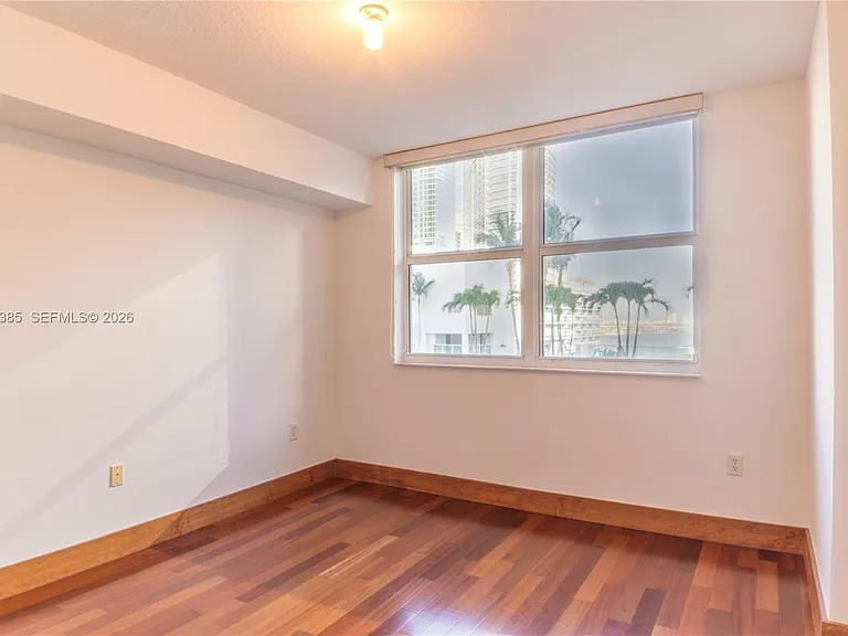 31 SE 5th St #1208 — Photo 10