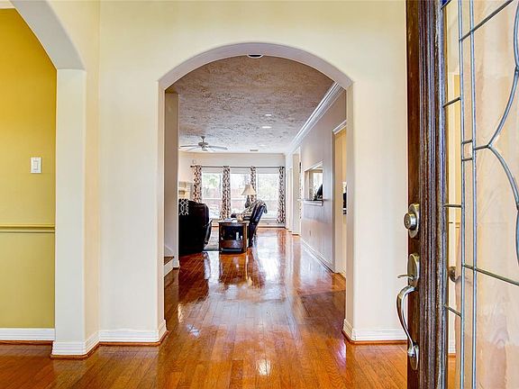 3rd image of 19935 Sky Hollow Ln