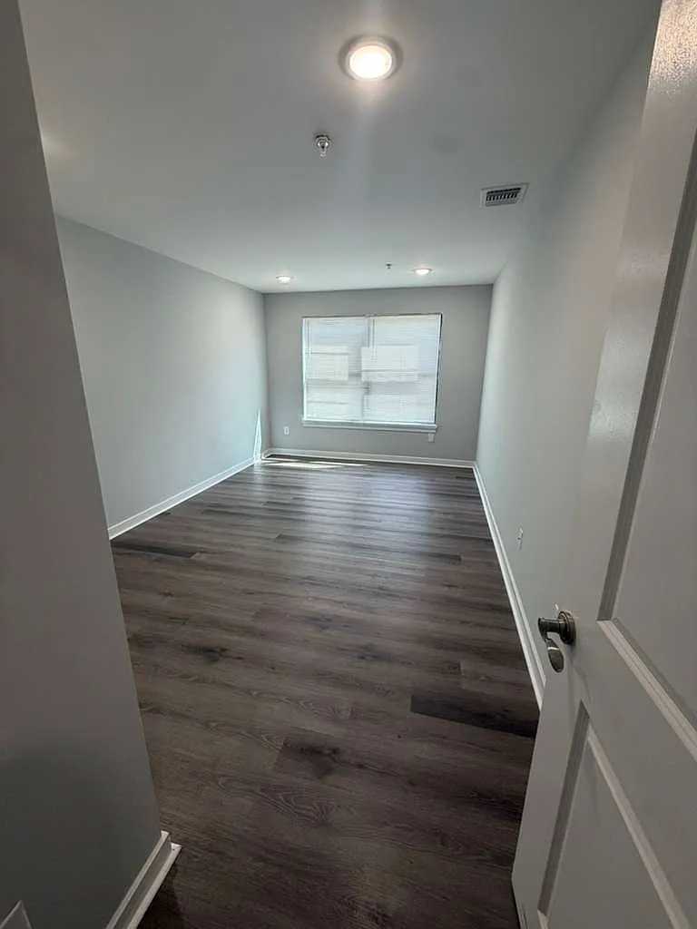 2 bed, $1,963 — Photo 1
