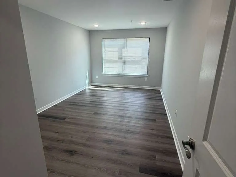77 Park Ave #214 — Photo 1