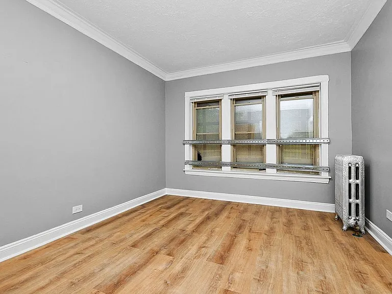 7556-58 S. Calumet Ave. / 320-28 E 76th St. — Photo 5