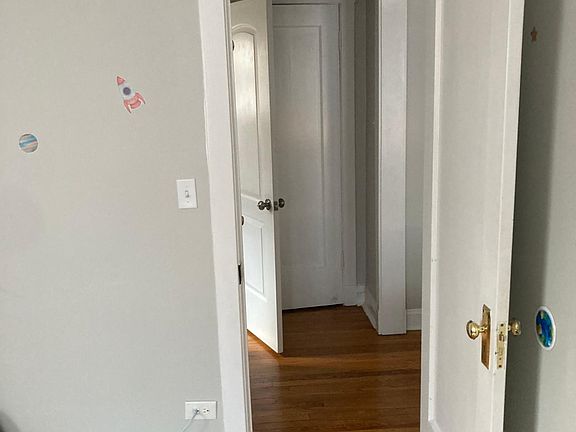 2nd image of 6522 N Glenwood Ave APT 2E