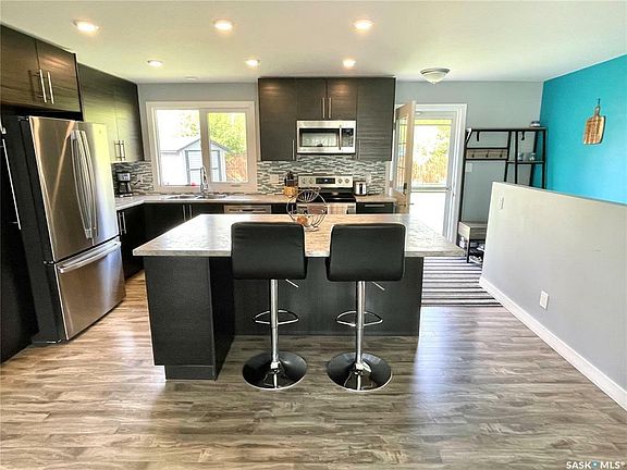 4th image of 1619 Mackenzie King Cres