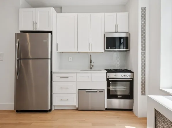 750 Riverside Drive 3B image 3 of 8