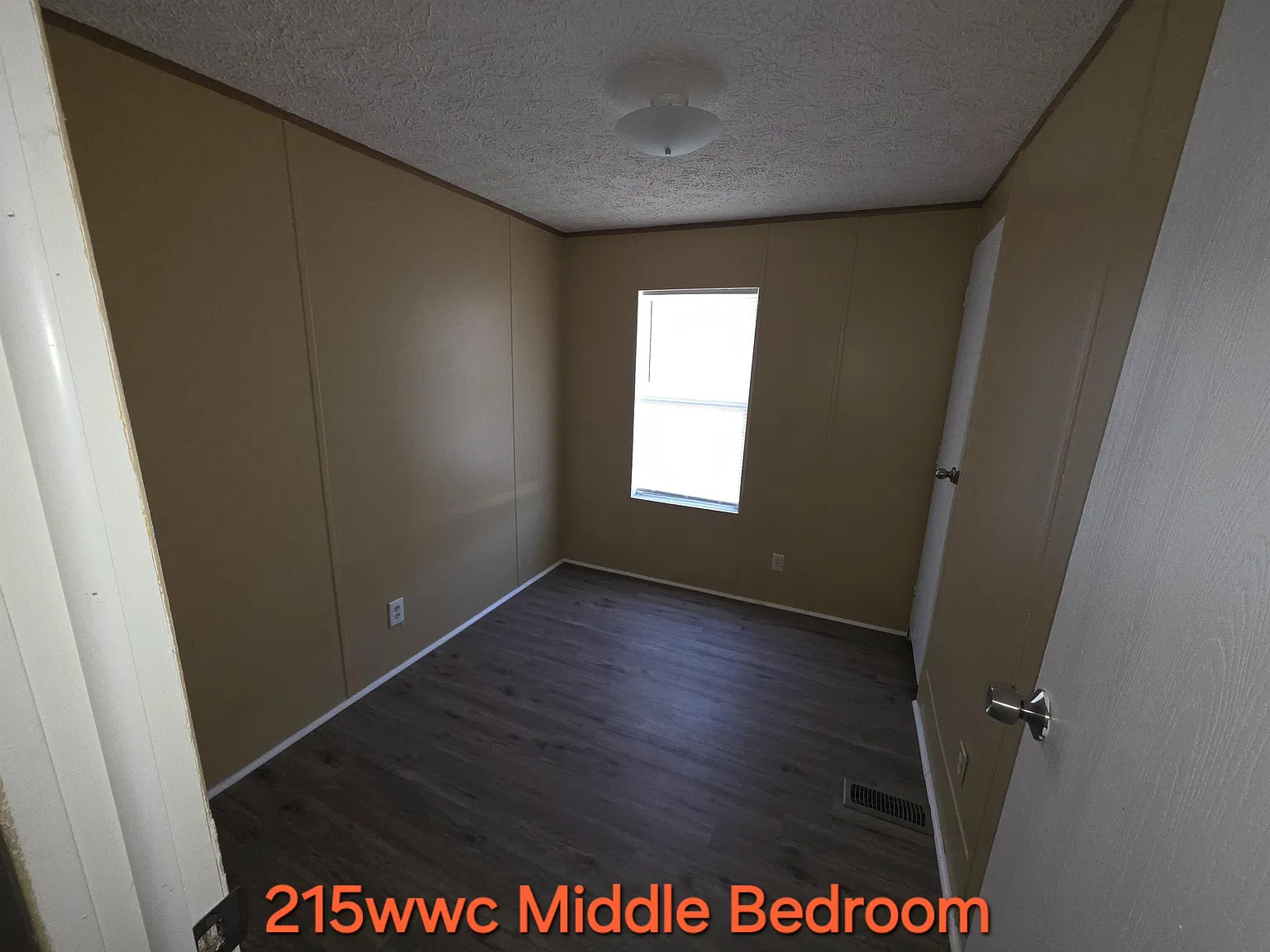 WWC215 — Photo 2