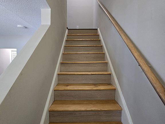 4th image of 600B Trakas Ave #B