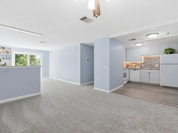 176 Maple Ave APT 1-36, Rutland, MA 01543