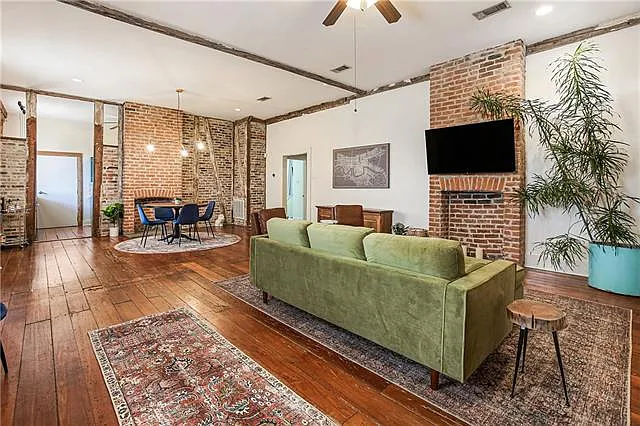 2 bed, 1.0 bath, 1259 sqft, $2,475 — Photo 4