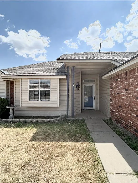 6824 NW Crestwood Dr — Photo 2