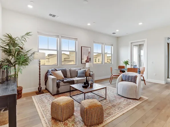 1661 Spring St #343, Davis, CA 95616