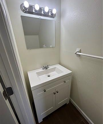 4th image of 250 Helen St