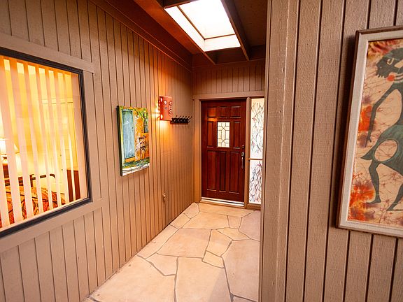 Interior entryway