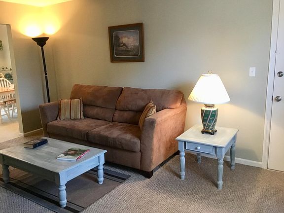 4th image of 1020 Carriage Dr APT A