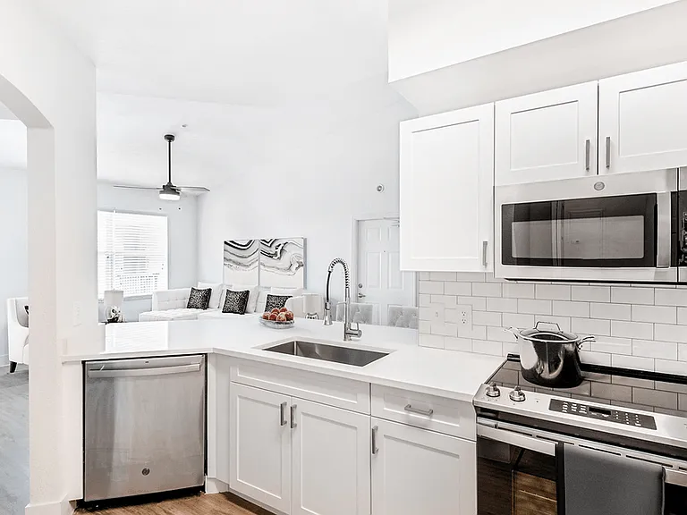 The Estates at Wellington Green Apartments — Photo 14