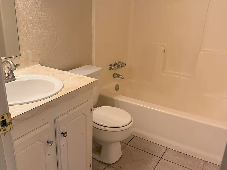 414 Woodridge Dr #1 — Photo 2