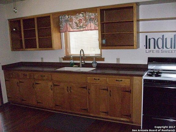 3rd image of 354 Cresham Dr