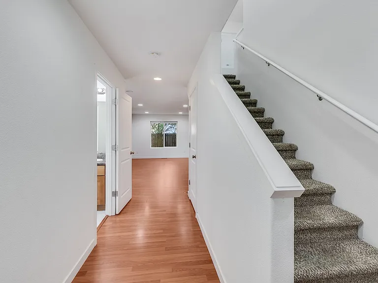 1158 SE Oak St — Photo 3