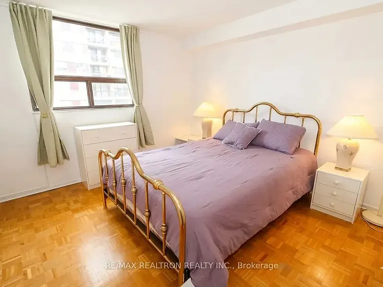 89 McCaul St #919 — Photo 15